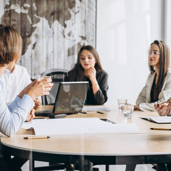 <span>DİJİTALİN ÖTESİNDE</span> <br> YAZILIM VE MEDYA AJANSI